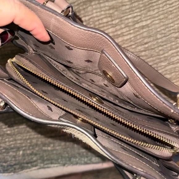 Kate Spade taupe & cream 👜 - Picture 2 of 2